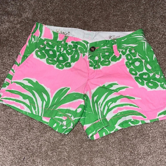 Lilly Pulitzer Pants - Lilly Pulitzer Callahan Shorts - size 2. L